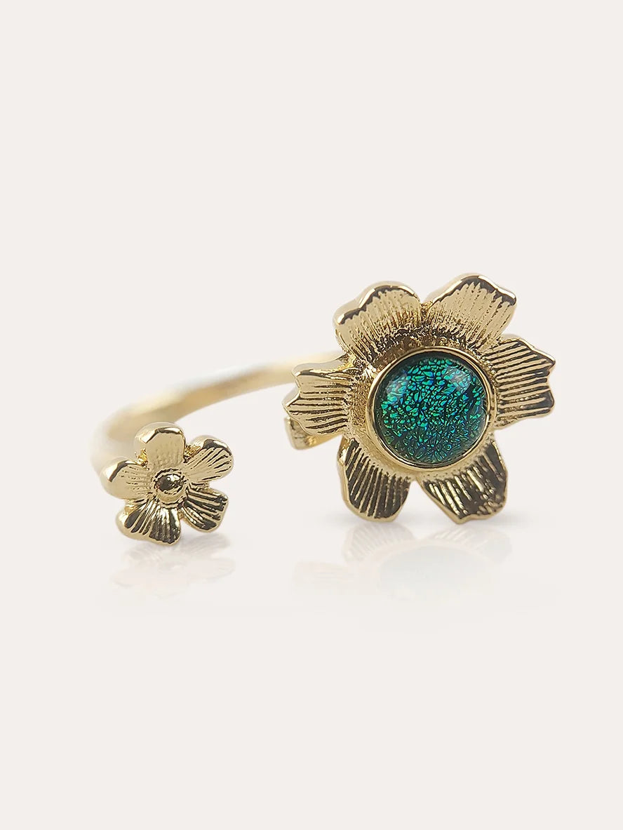 Bague entre les doigts hotsell
