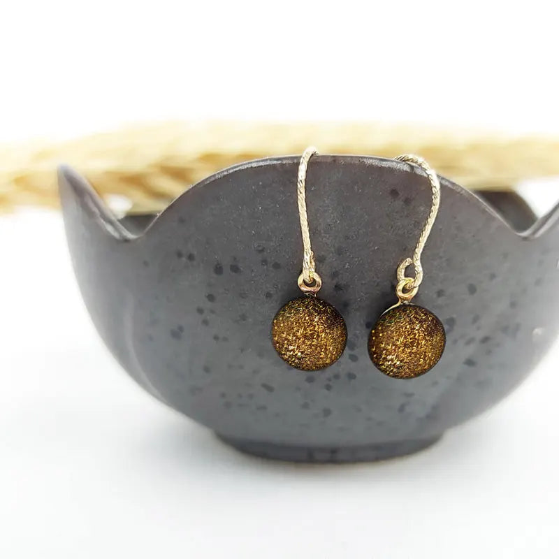Boucles d'oreilles crochet perle verre dorées marron et orange alara
