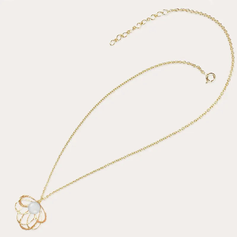 Collier pour femme tendance ras du cou en doré blanc lumine