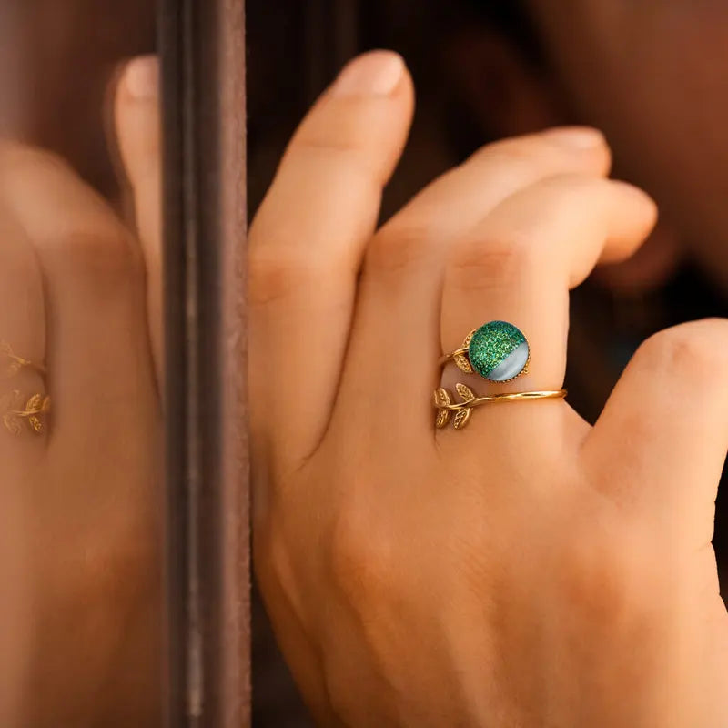 Bague feuille à l'or fin ronde, dorée et verte orneige