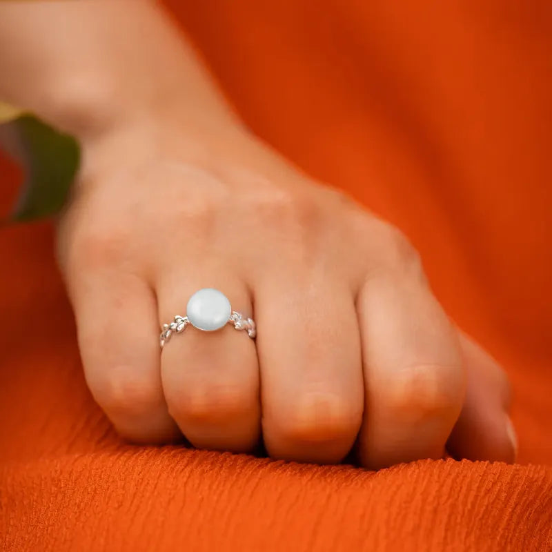 Bague feuille réglable boule blanche lumine