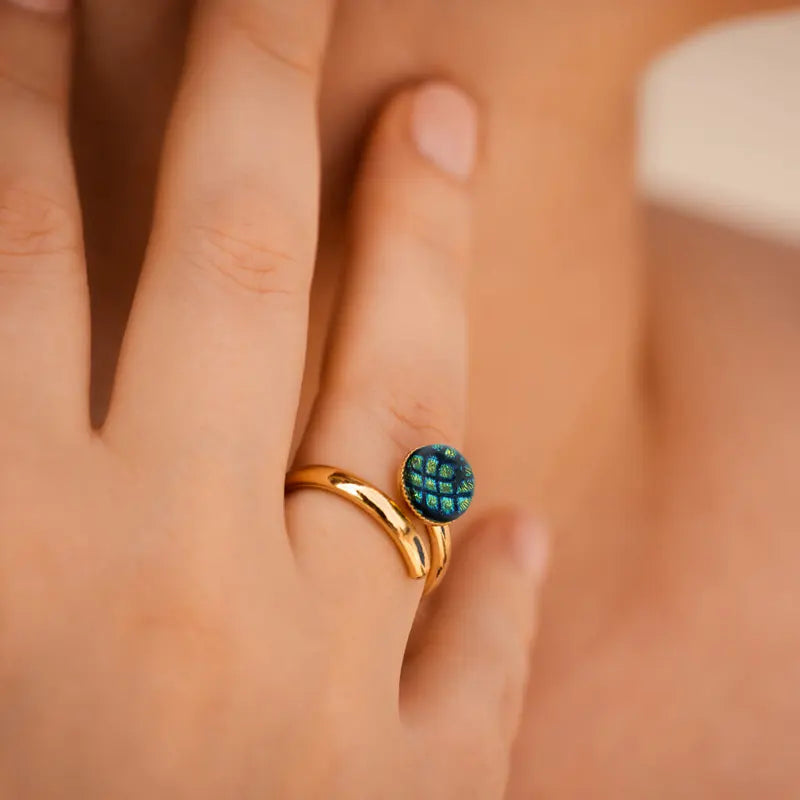 Bague simple réglable 24 carats, dorée verte charmella