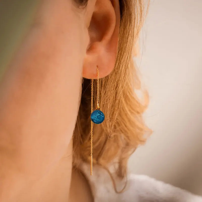 Boucles d'oreilles chaînette grimpantes dorées bleu azuline