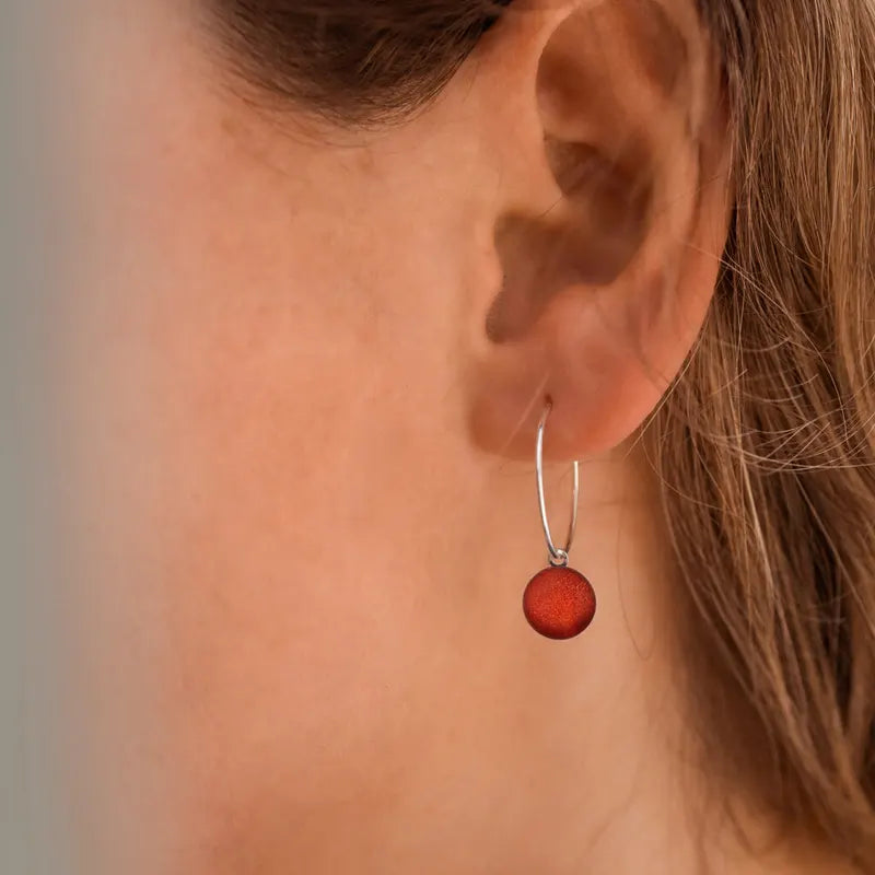 Boucles d'oreilles créoles fines en argent, rouge flambesia