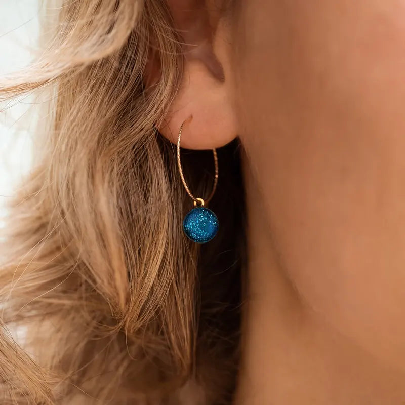 Boucles d'oreilles créoles torsadées anneau en or bleu azuline