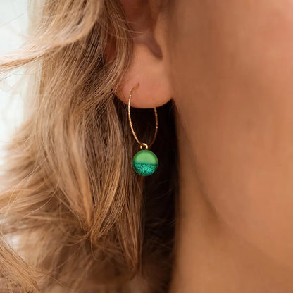 Boucles d'oreilles créoles torsadées grosses pendantes fantaisie en plaqué or vertes avantica