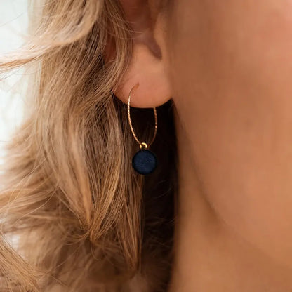 Boucles d'oreilles créoles torsadées pendantes en plaqué or bleu albarelle
