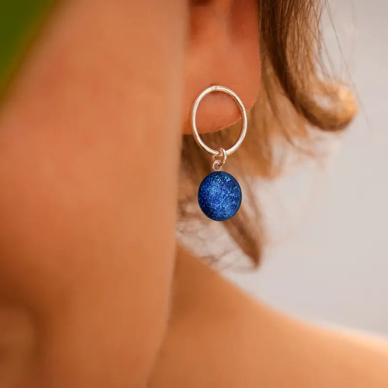 Boucles d'oreilles femme en perle de verre, bijouterie en ligne France en argent, bleu lagonia