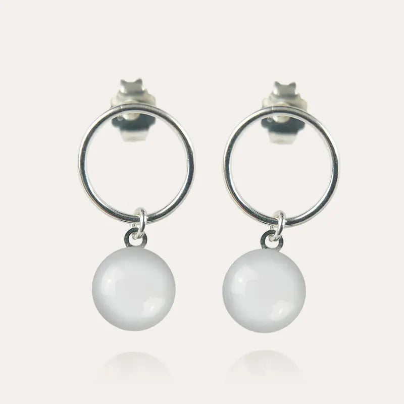 Boucles d'oreilles femme en perle de verre, cadeau pour âgée en argent 925, blanches lumine