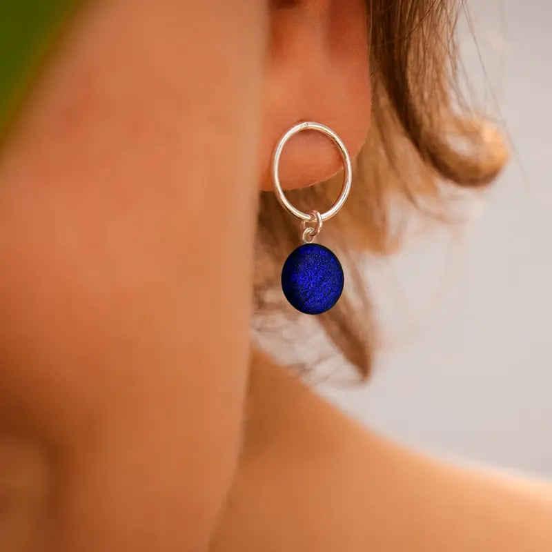 Boucles d'oreilles femme en perle de verre, fabrication française en argent, bleu nocturnelle