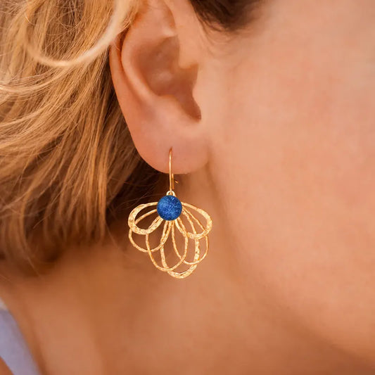 Boucles d'oreilles paon chaine pendantes plaqué or, bleu. lagonia