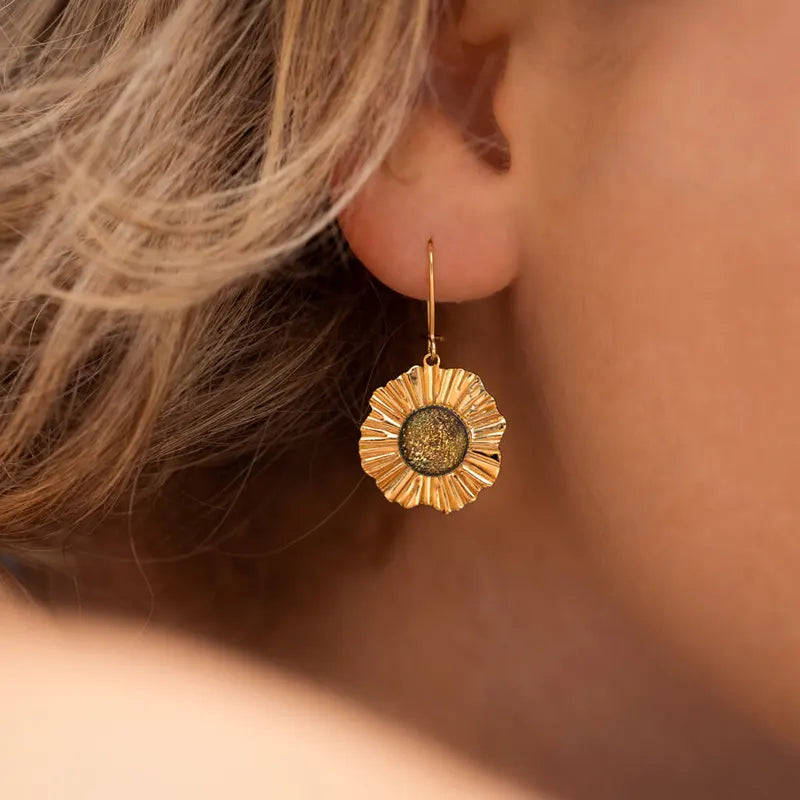 Boucles d'oreilles en perle de verre et cratère dorées, idée cadeau pour grand-mère de 70 ans alara