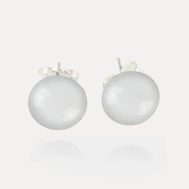 Pierre naturelle sur puces d'oreilles en argent massif blanches lumine