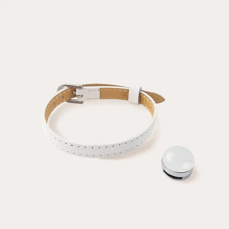 Bracelet en cuir blanc et perles en verre blanc lumine