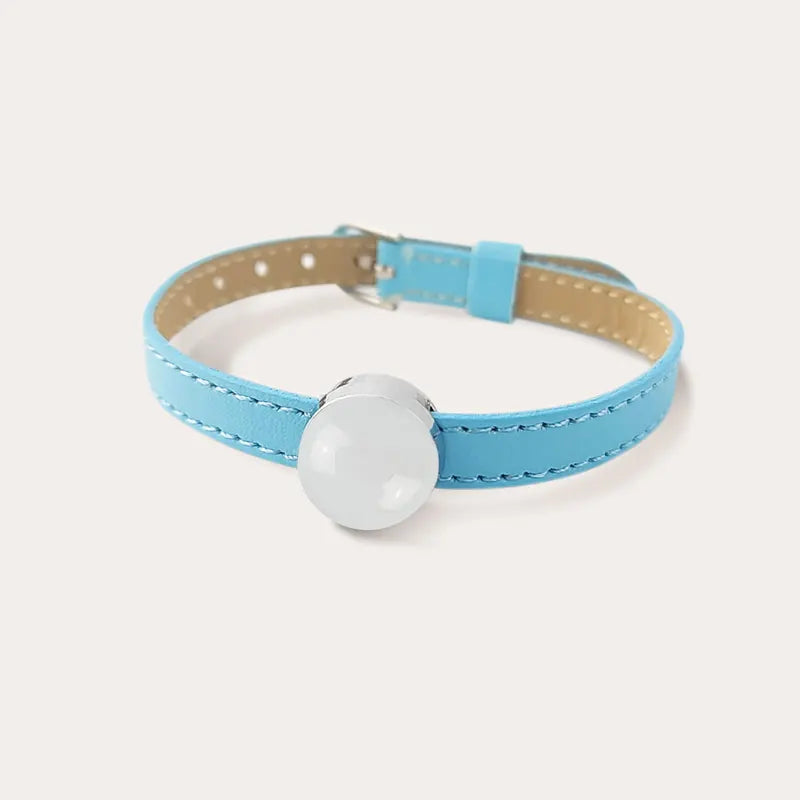 Bracelet en cuir bleu artisanal avec manchette blanc pour femme lumine