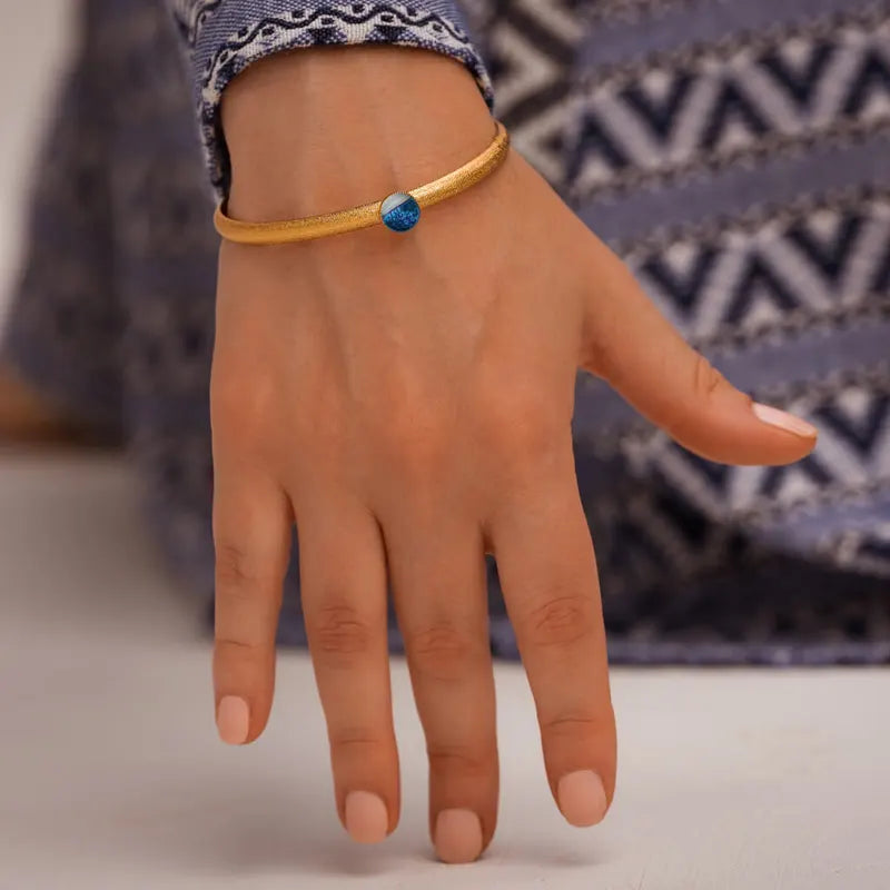 Bracelet manchette jonc bijou doré pour femme, couleur bleu. bleuange