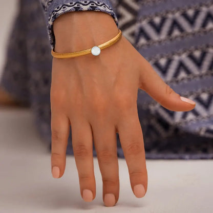 Bracelet manchette en perle de verre de Murano doré pour femme, couleur blanc. lumine