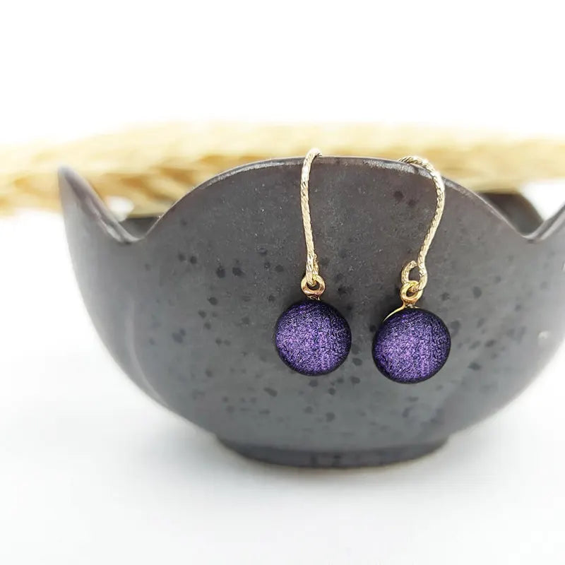 Crochets d'oreilles pendants striés dorées violets lilalune